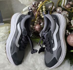 Vans  Unisex Ultrarange Neo Vr3 Shoes | Asphalt/White | Authentic New